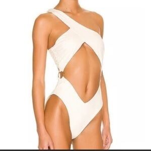 WeWoreWhat Cream One-Shoulder Swimsuit with Gold Ring